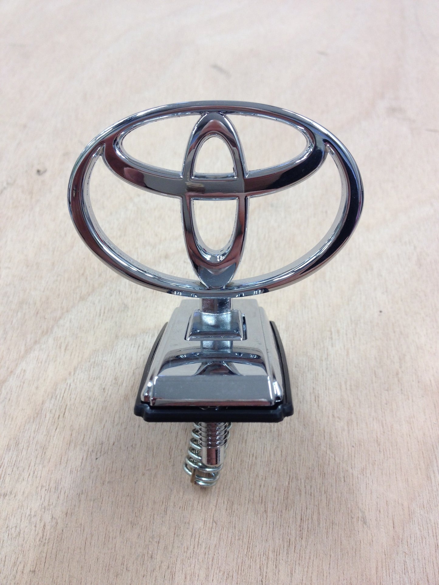 Toyota Emblem Toyota Land Cruiser J7
