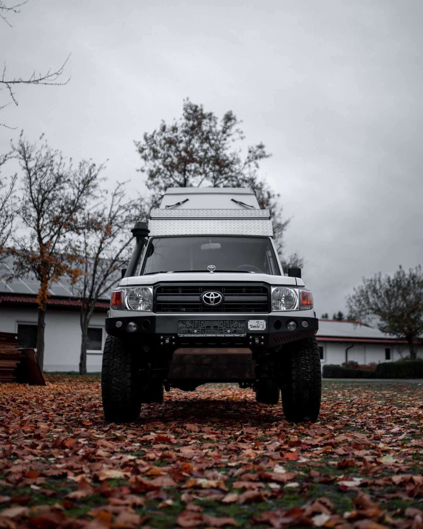 Kühlergrill mit Toyota Emblem (bis 2023)