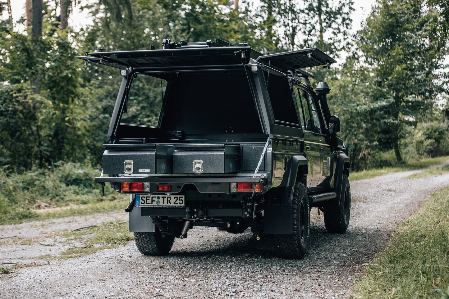 Schubladensystem in Ladefläche von Toyota Landcruiser J7
