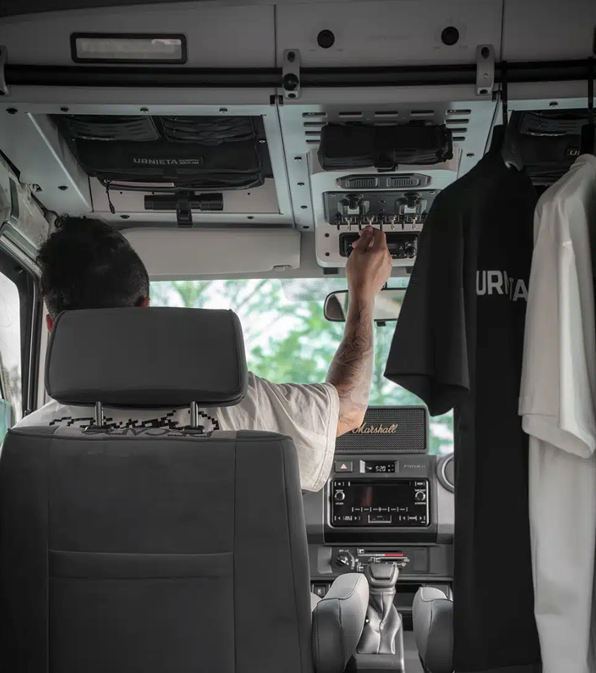 Dachkonsole in einem Toyota Landcruiser 78