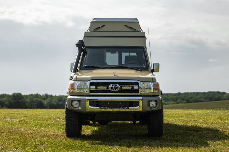 Kühlergrill mit Toyota Emblem (bis 2023)