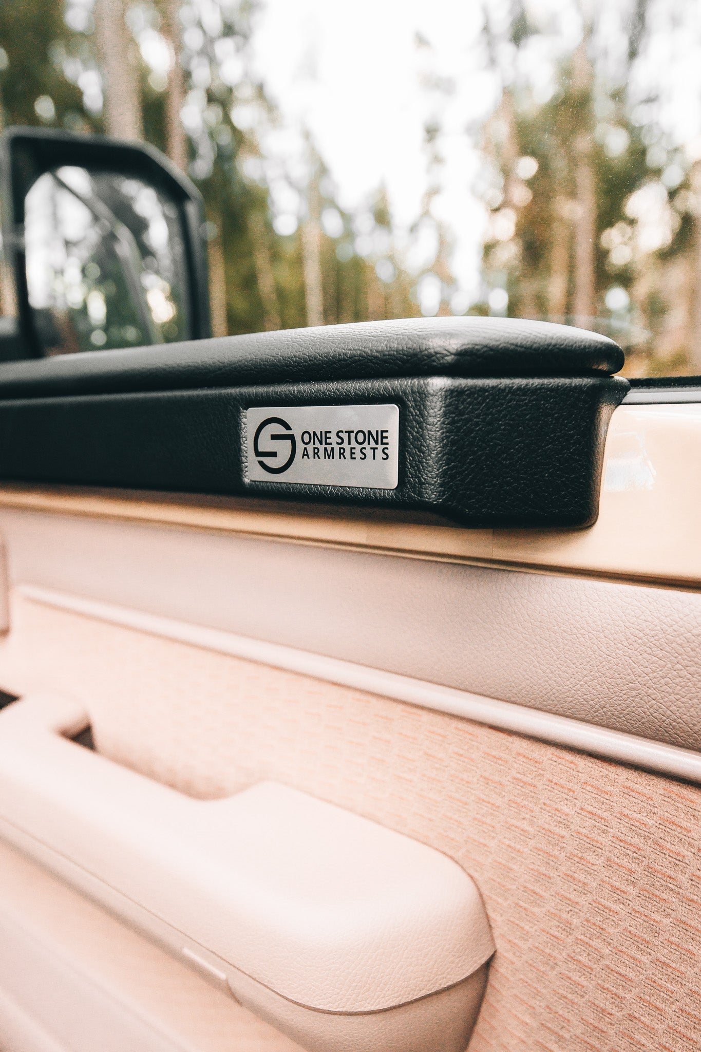 OneStone Armlehne im J7 LandCruiser