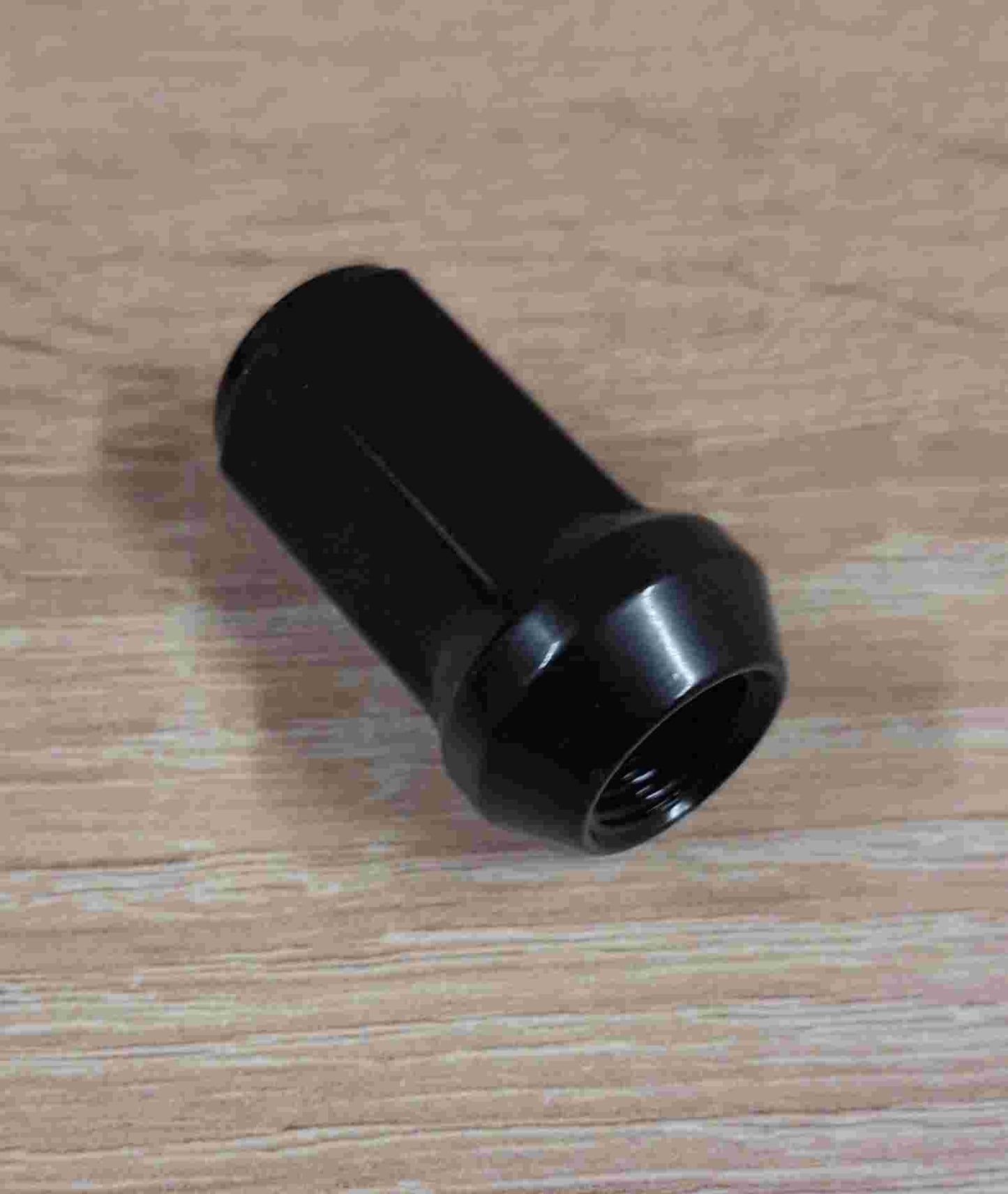 Radmutter Schwarz