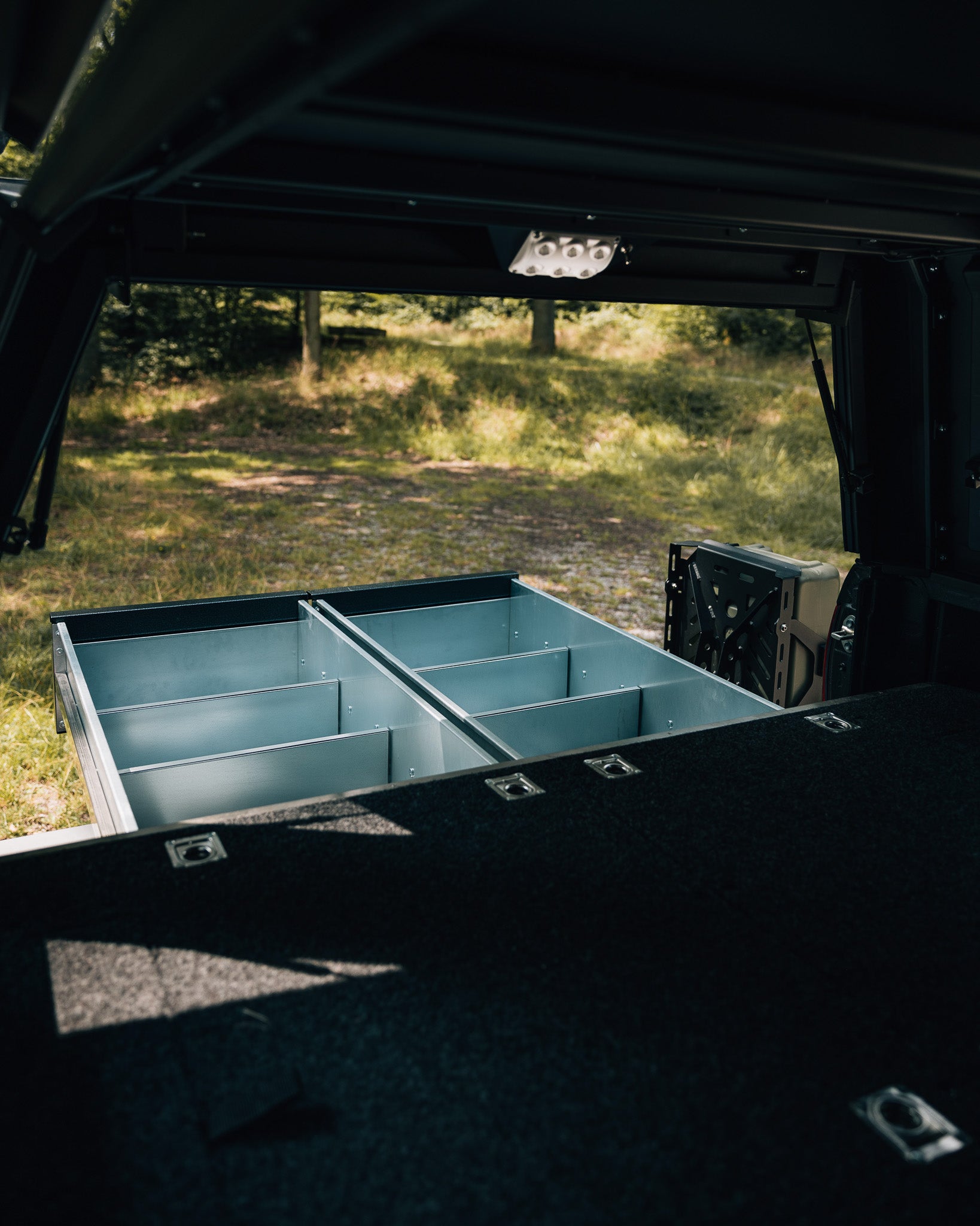 Schubladensystem in Ladefläche von Toyota Hilux