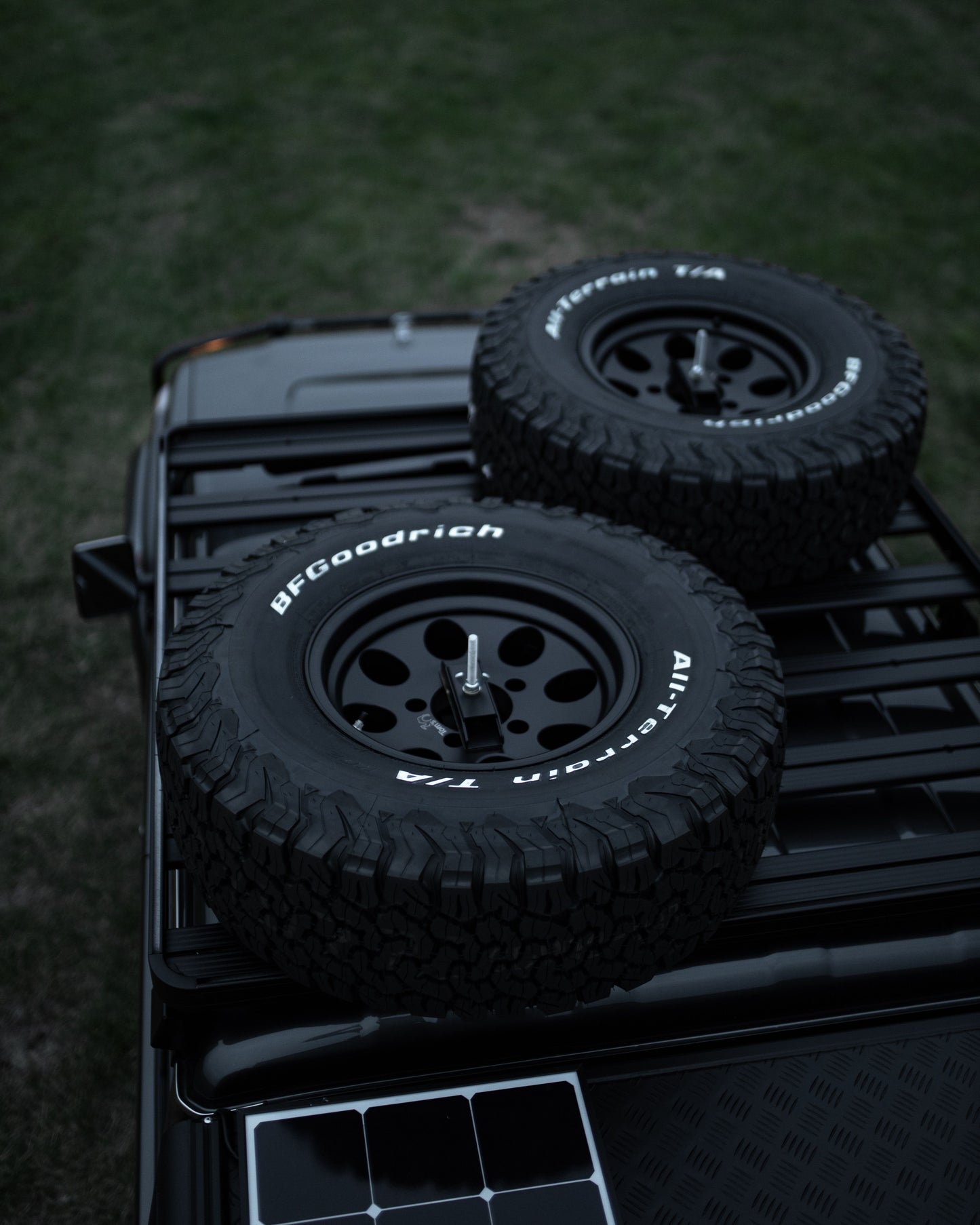 Tom's Felgen auf Dachgepäckträger von J7 LandCruiser