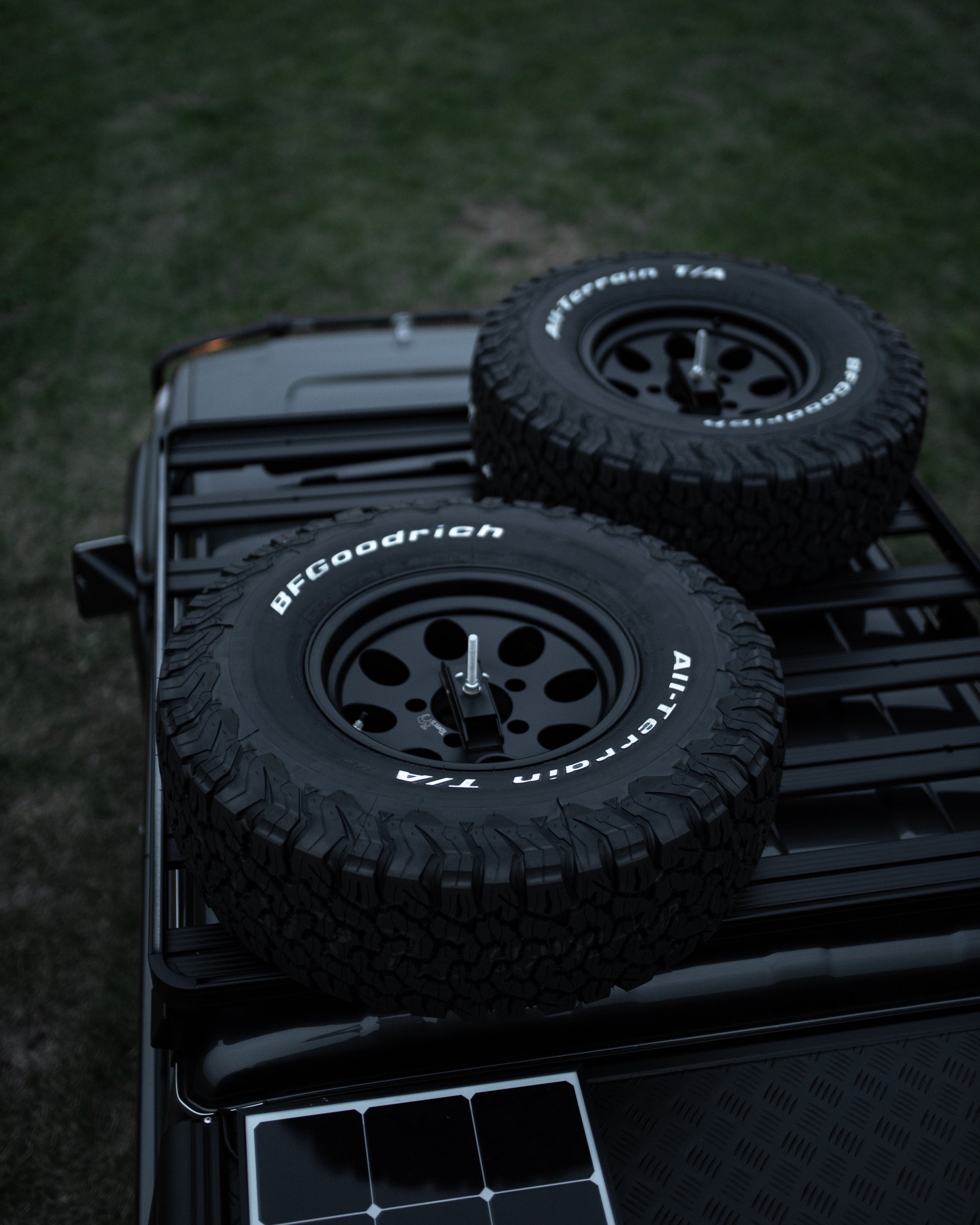 Tom's Felgen auf Dachgepäckträger von J7 LandCruiser