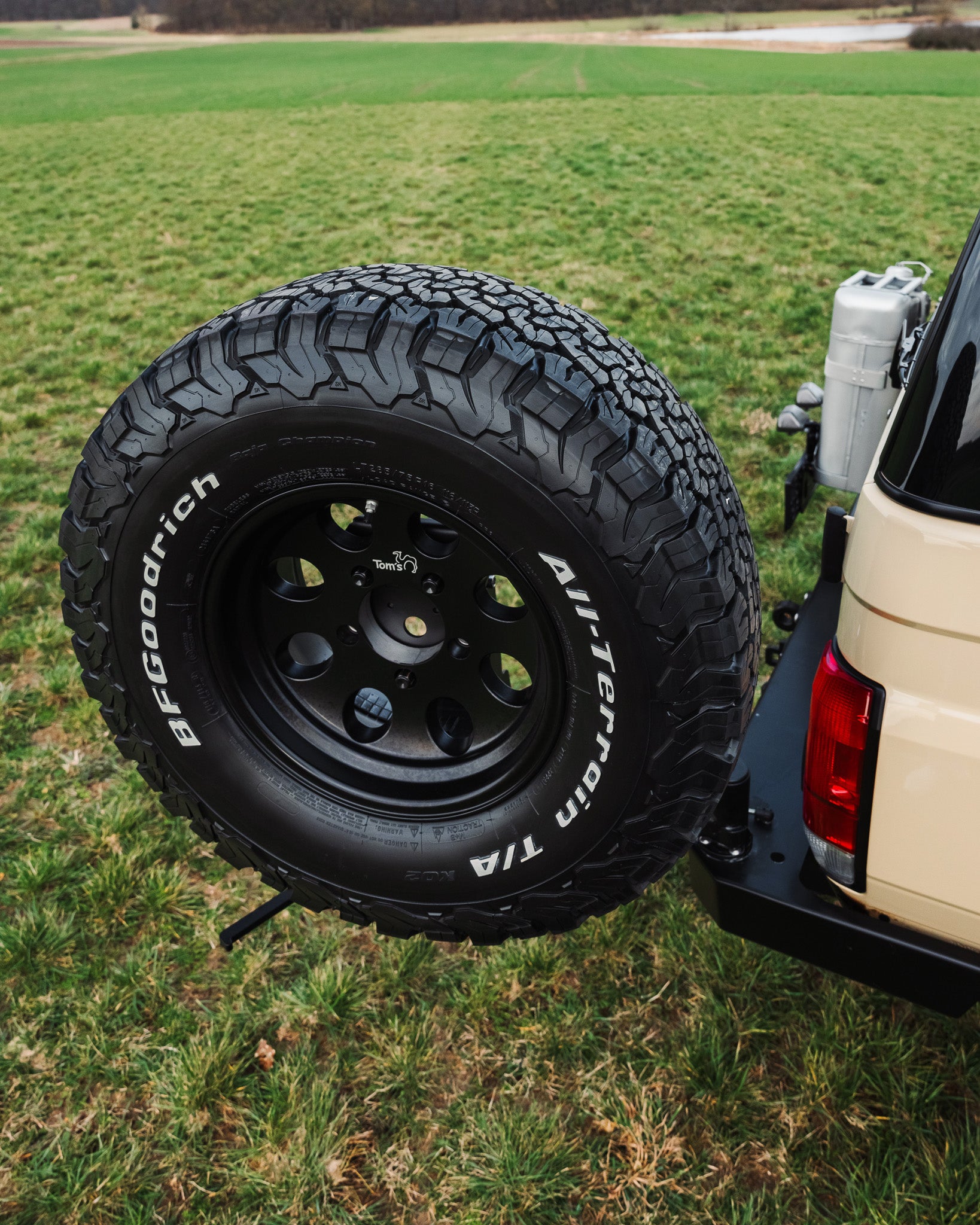 Tom's Felgen an Heckträger von J7 LandCruiser