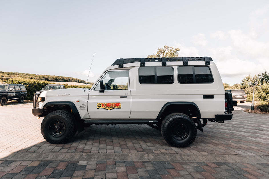 Toyota Land Cruiser mit Dachträger