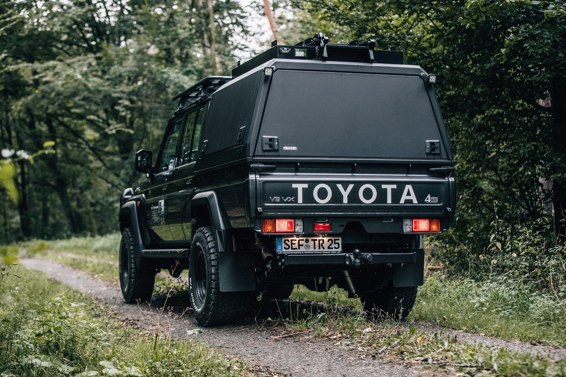 Hardtop Toyota Land Cruiser J7 von hinten
