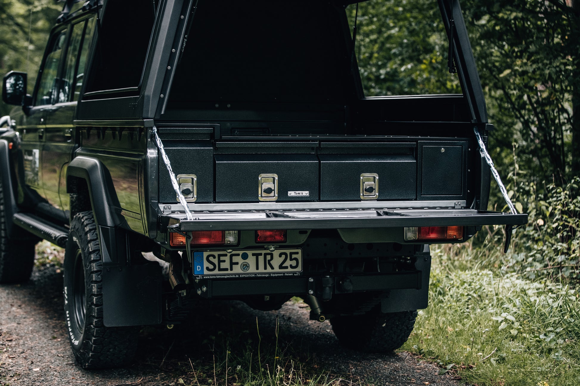 Schubladensystem in Ladefläche von Toyota Landcruiser J7