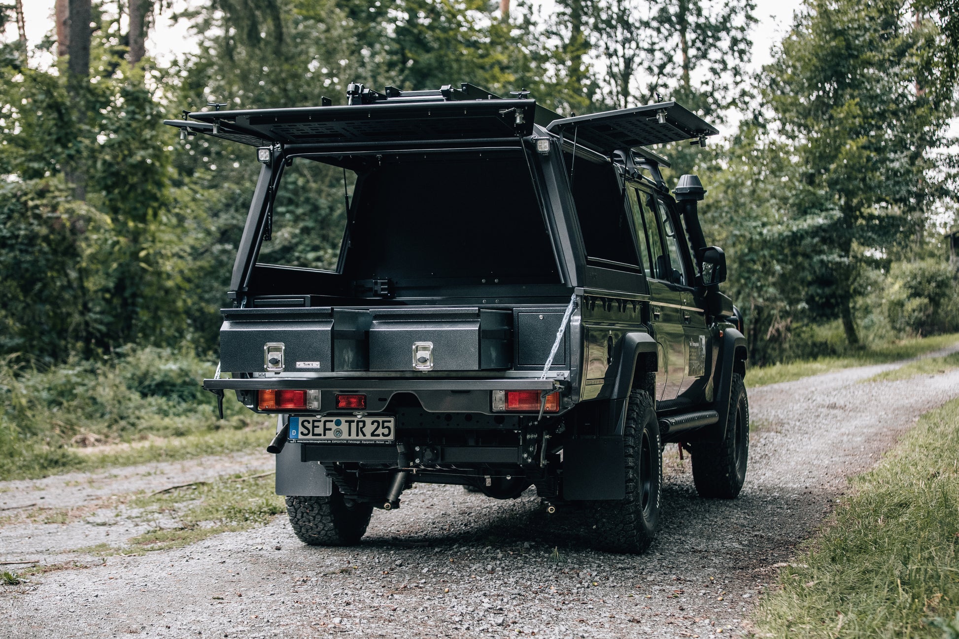 Schubladensystem in Ladefläche von Toyota Landcruiser J7