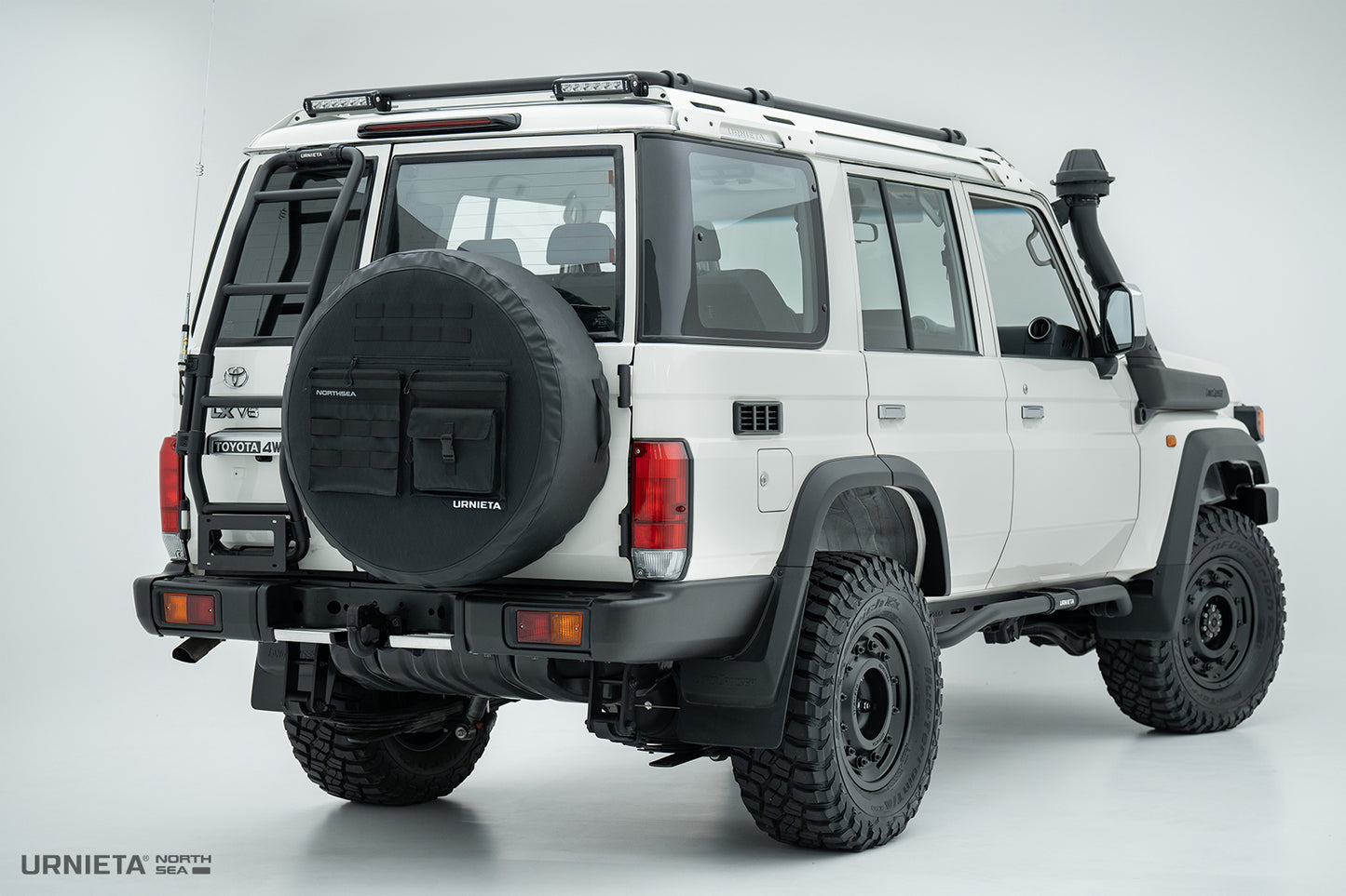 Toyota LandCruiser J7 heckansicht