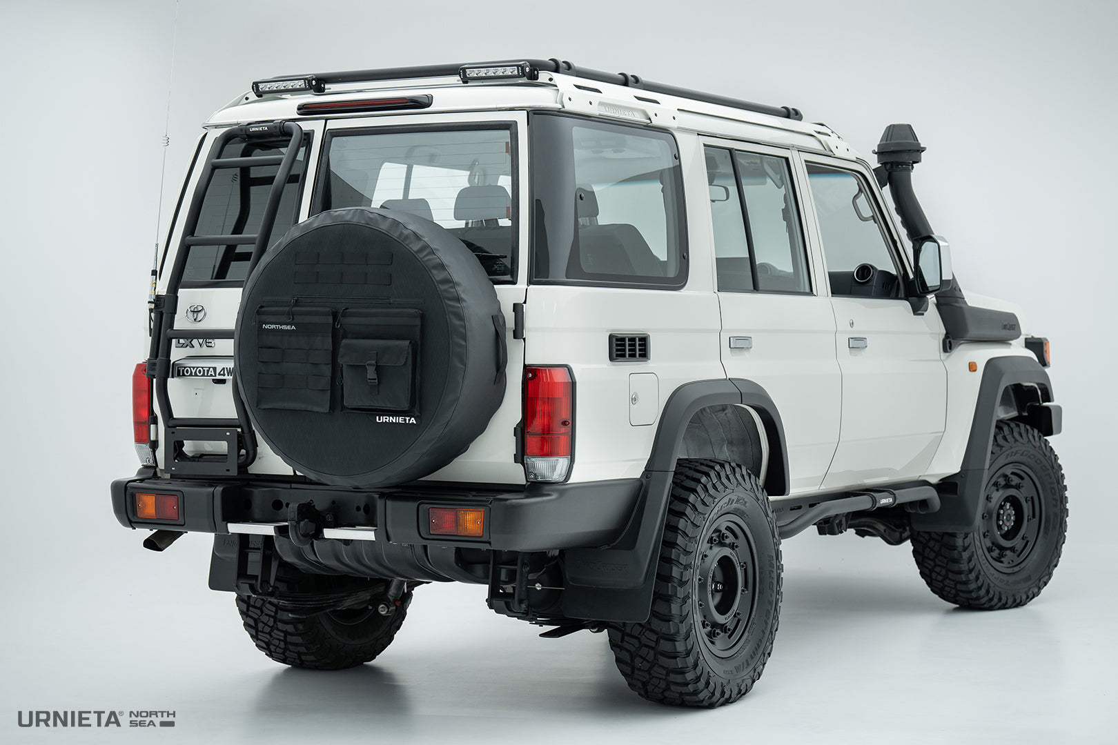 Toyota LandCruiser J7 heckansicht