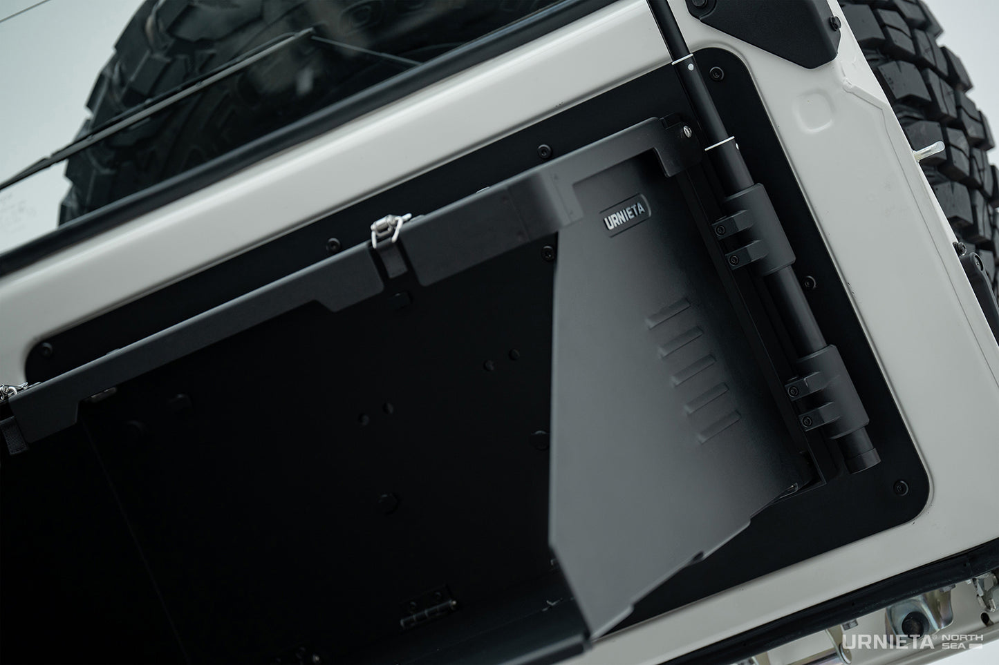 Urnieta Hecktisch an Toyota LandCruiser J7