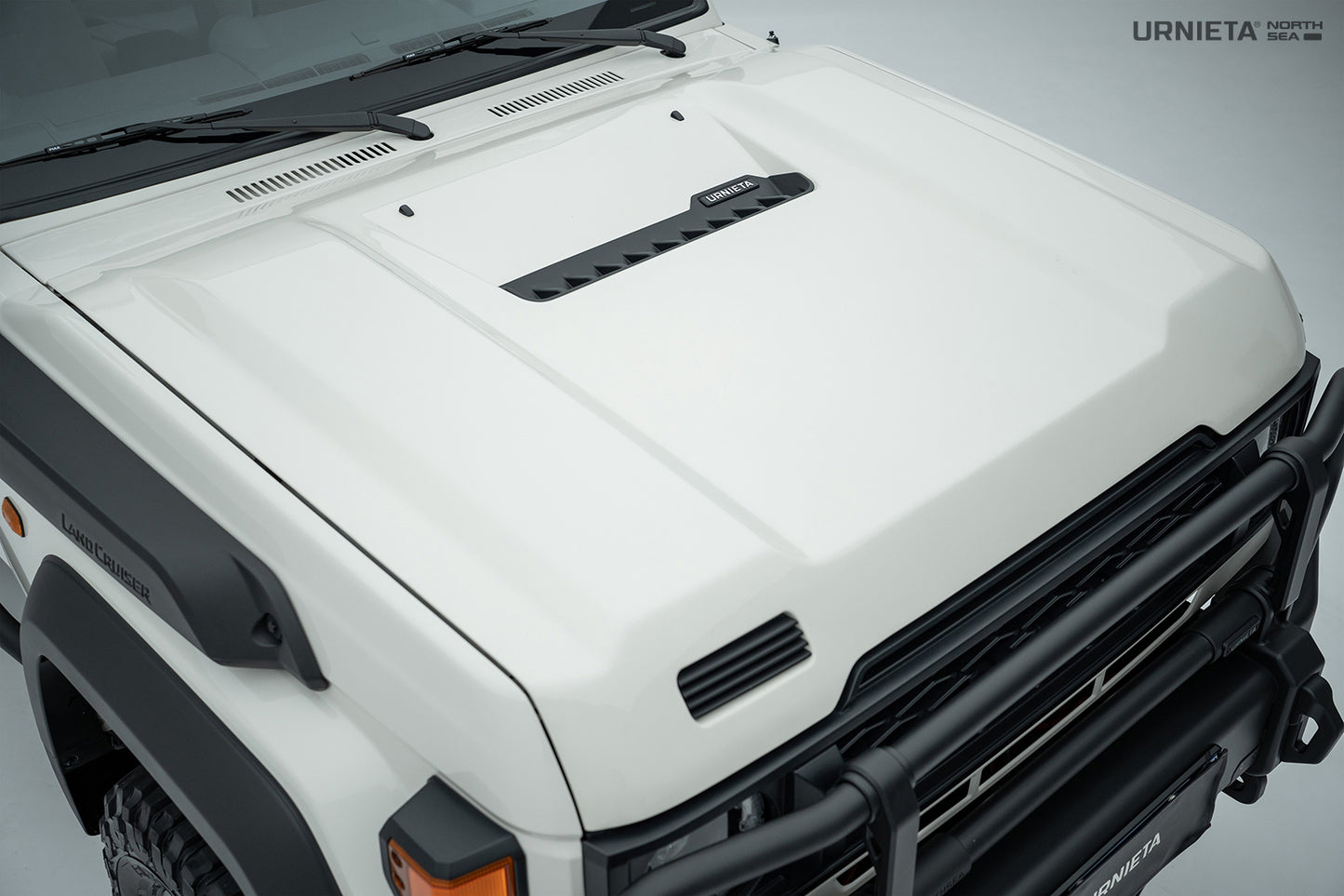 Urnieta Motorhaube aus carbon für J7 LandCruiser