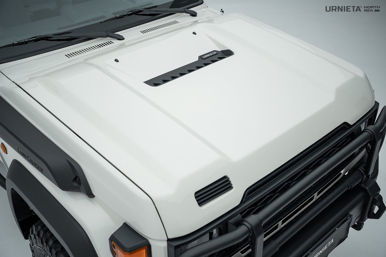 Urnieta Motorhaube aus carbon für J7 LandCruiser