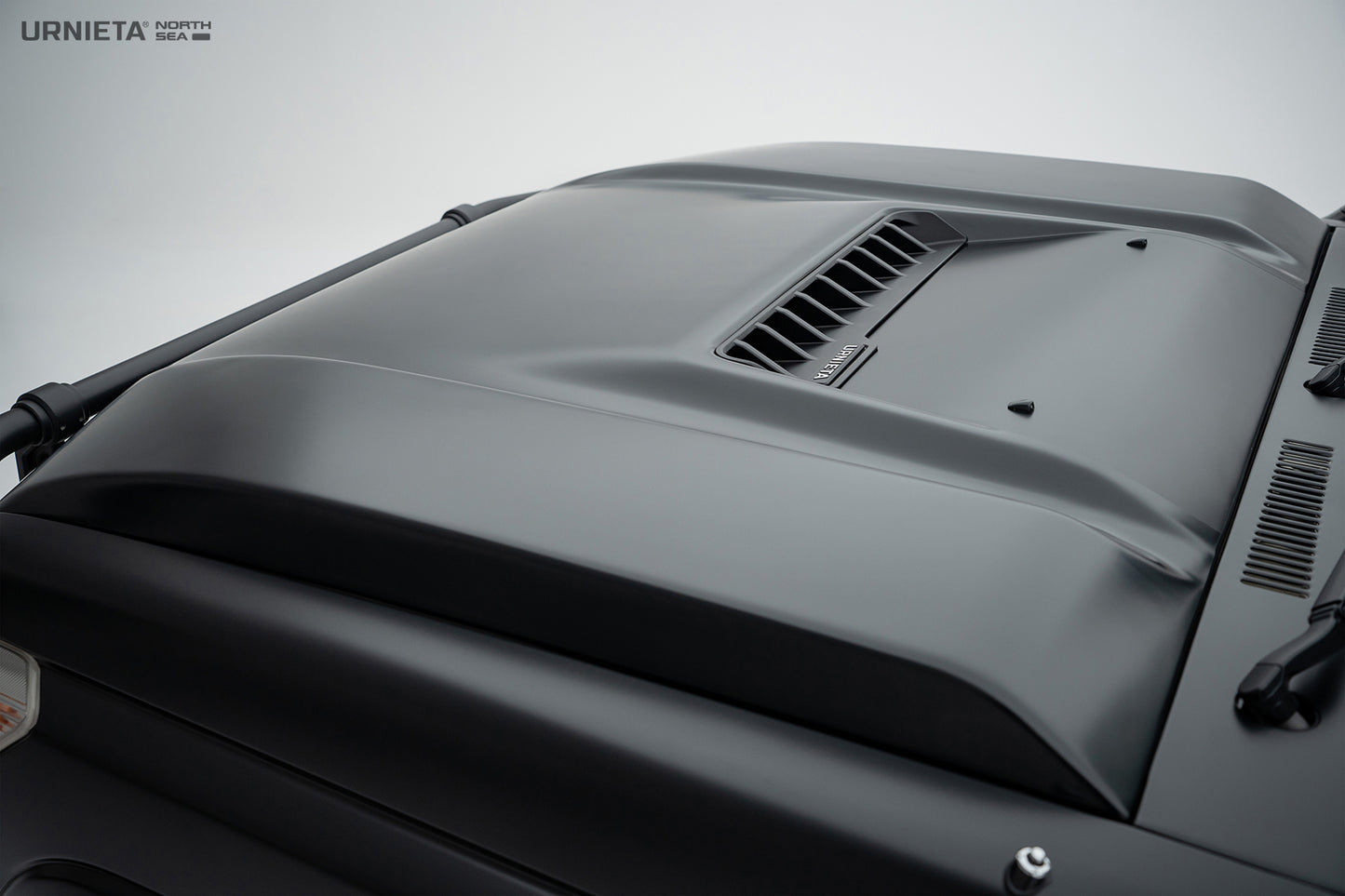 Urnieta Motorhaube aus carbon für J7 LandCruiser
