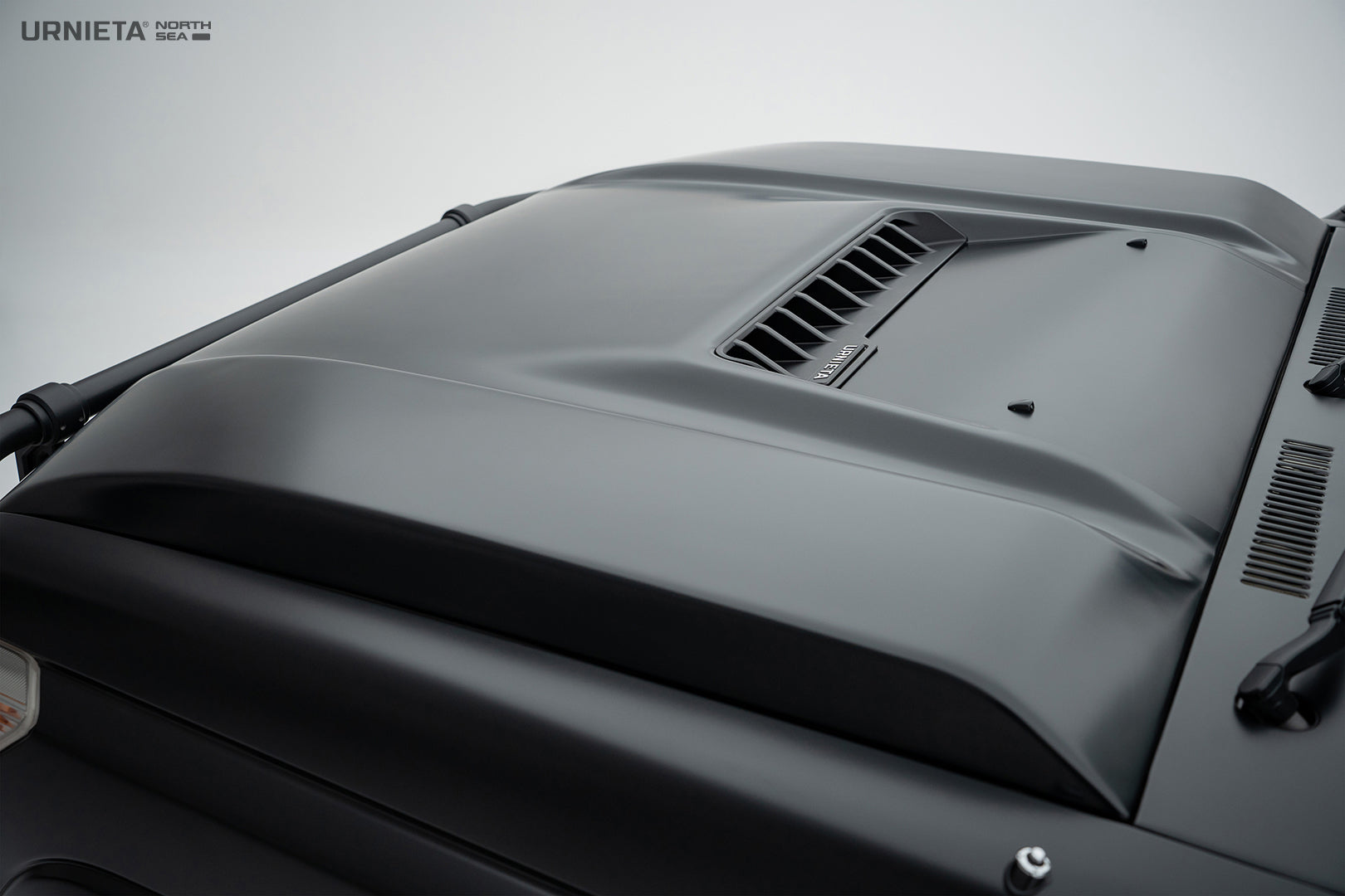 Urnieta Motorhaube aus carbon für J7 LandCruiser