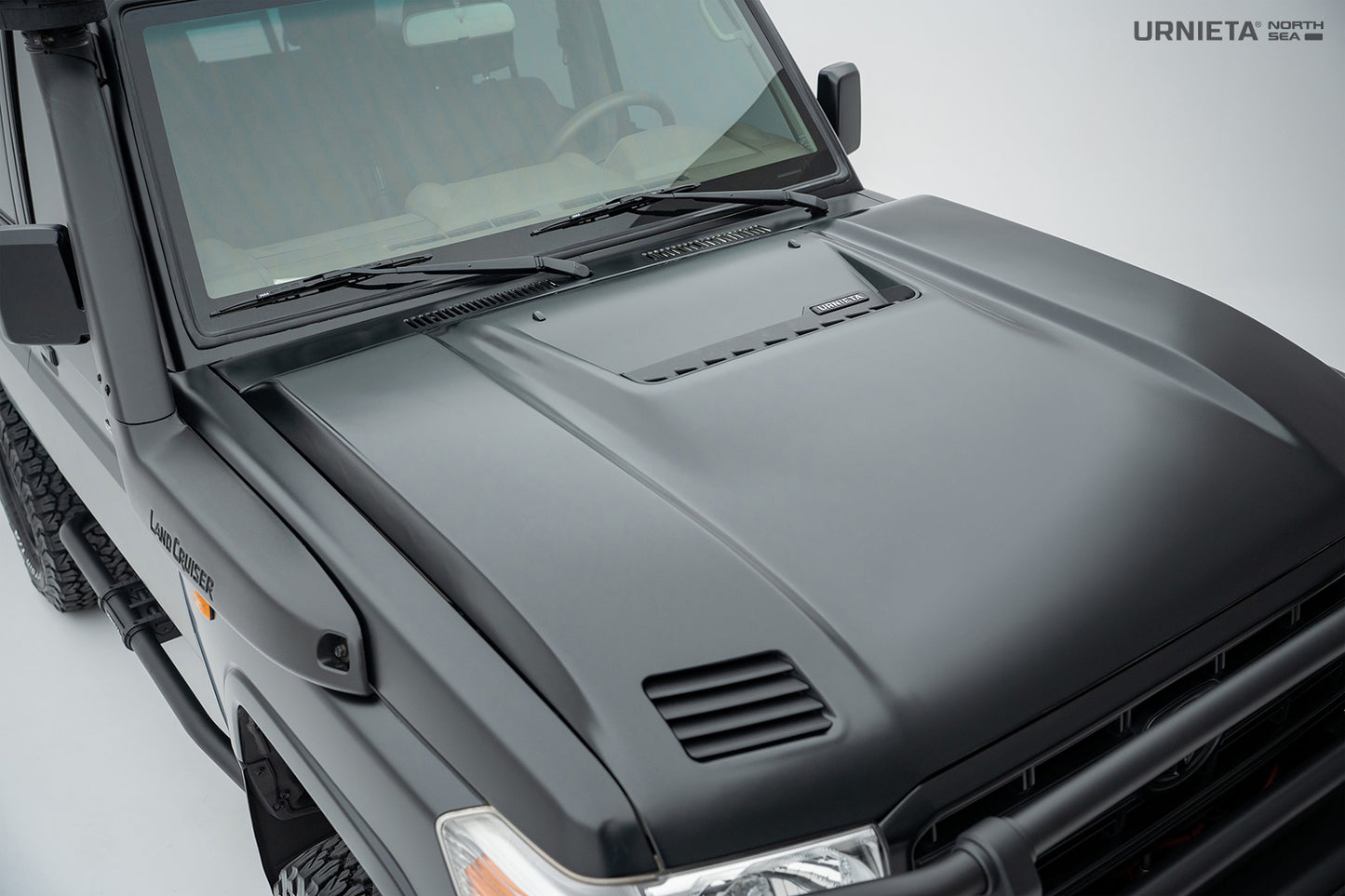 Urnieta Motorhaube aus carbon für J7 LandCruiser